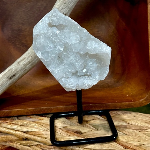 Quartz on a stand - Picture 15 of 15